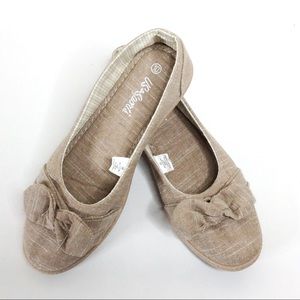 Espadrilles with bow feature